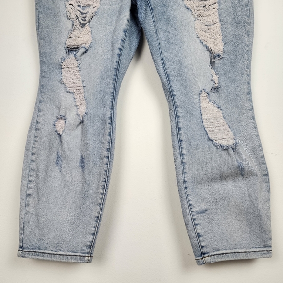 Judy Blue Jeans Women Boyfriend Fit Distressed Stretch Light Wash Size 22W - Picture 10 of 15